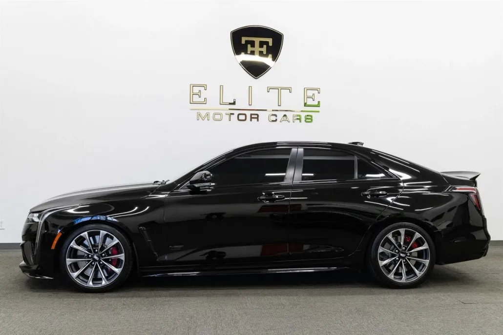 2022 Cadillac CT4 photo 1