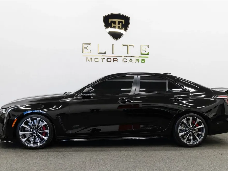 2022 Cadillac CT4 photo 1