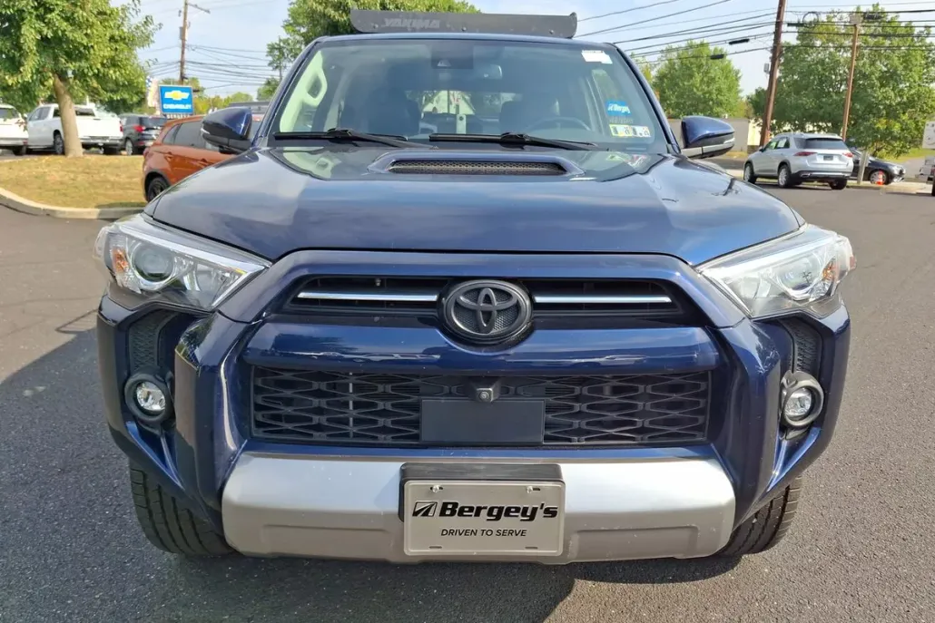2023 Toyota 4Runner TRD Off-Road Premium photo 1