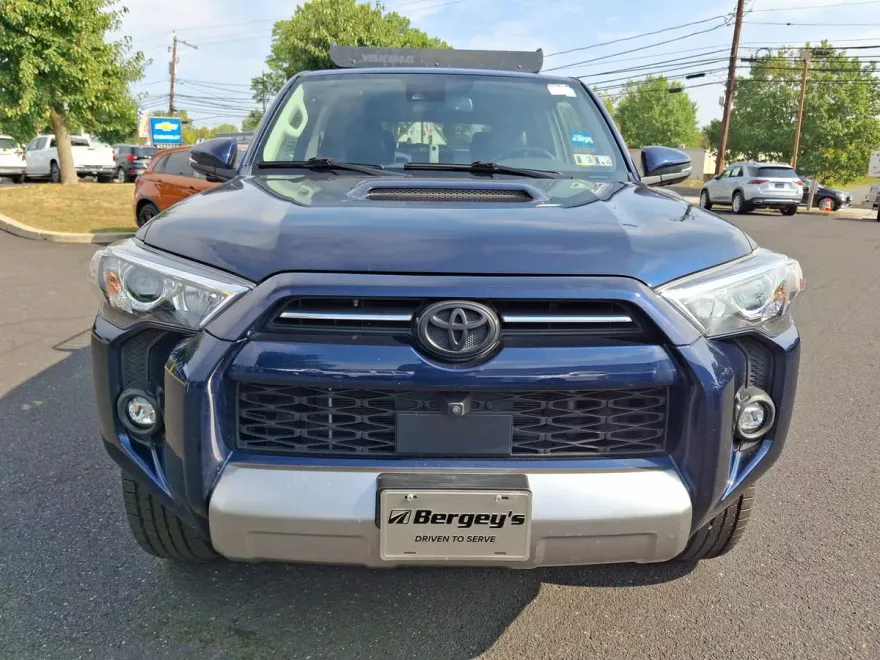 2023 Toyota 4Runner TRD Off-Road Premium photo 1