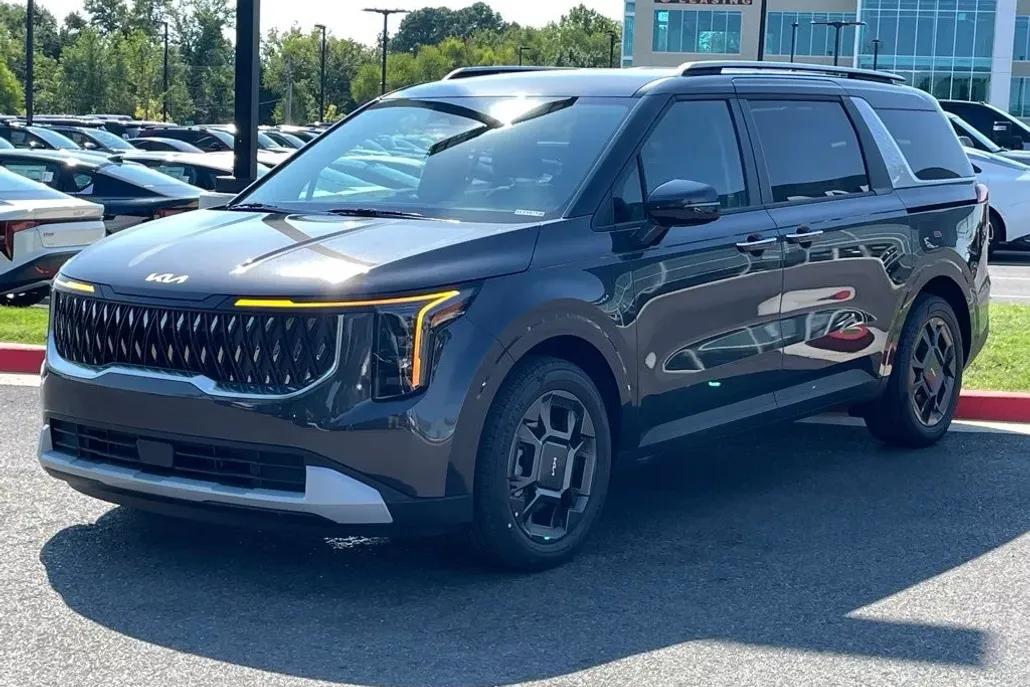 2026 Kia Carnival EX photo 1