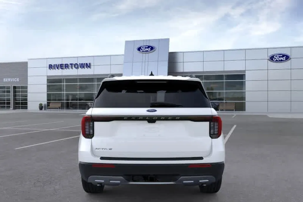 2025 Ford Explorer photo 1
