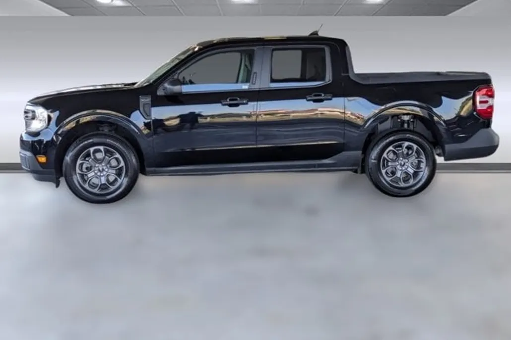 2022 Ford Maverick XLT photo 1
