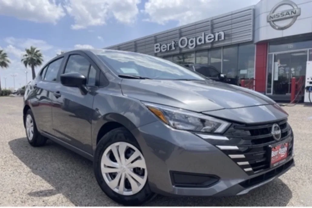 2025 Nissan Versa 1.6 S photo 1
