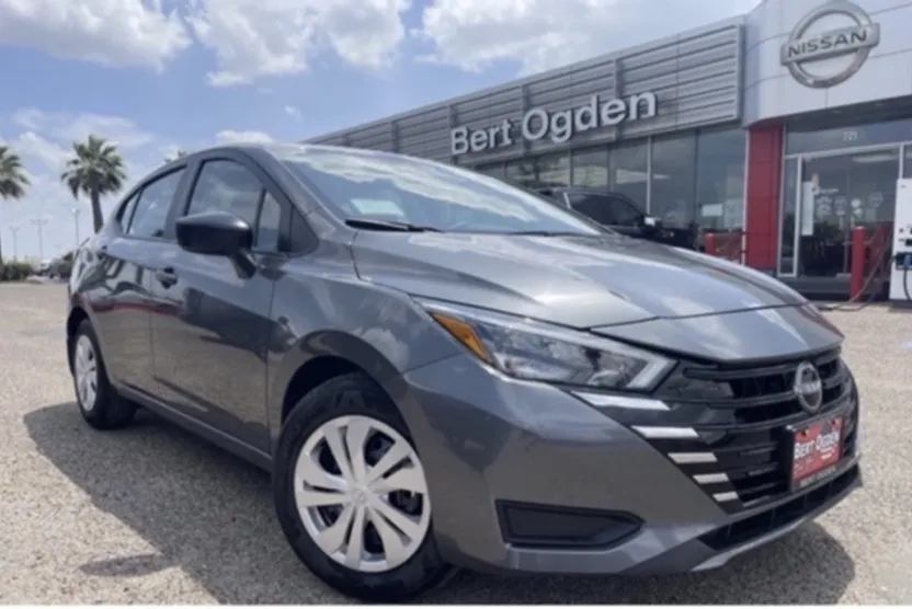 2025 Nissan Versa 1.6 S photo 1