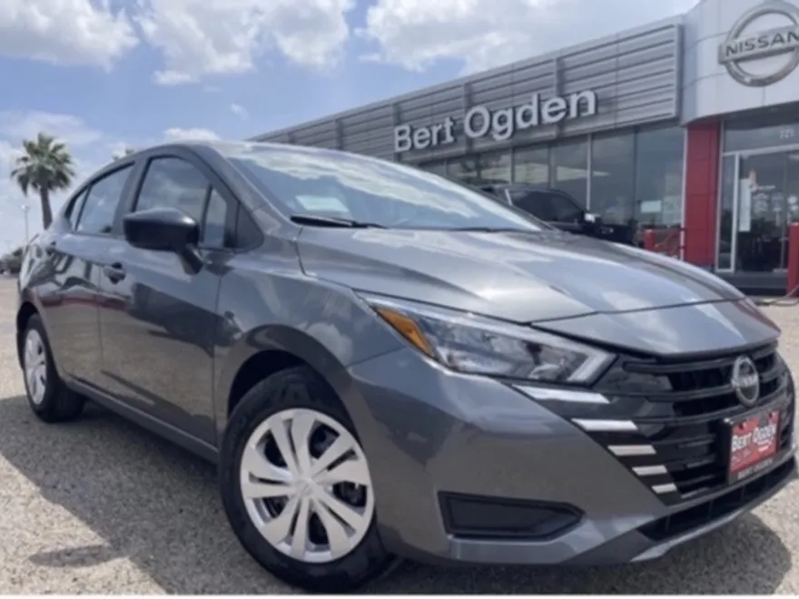 2025 Nissan Versa 1.6 S photo 1