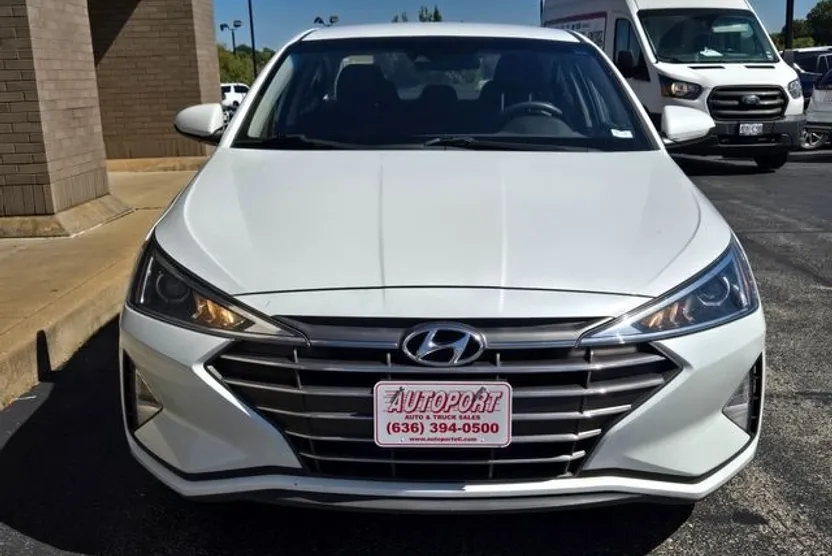 2020 Hyundai Elantra SEL photo 1