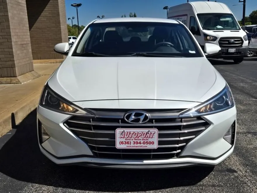 2020 Hyundai Elantra SEL photo 1