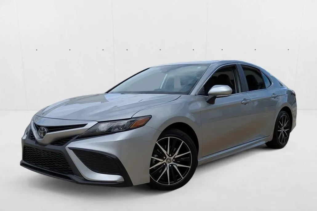 2024 Toyota Camry SE photo 1