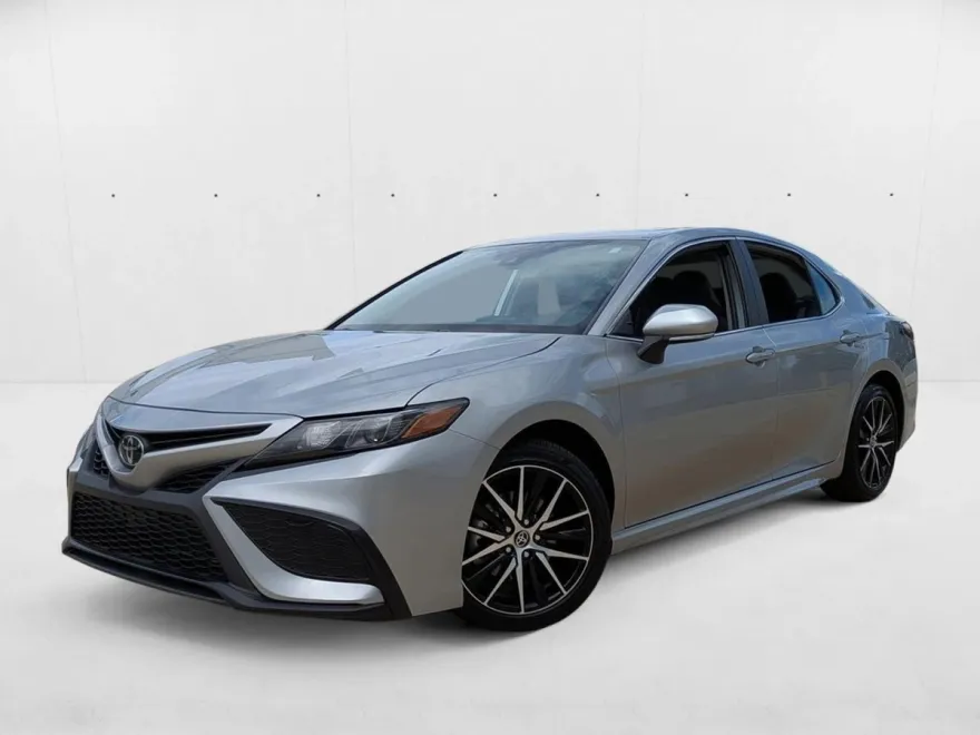 2024 Toyota Camry SE photo 1