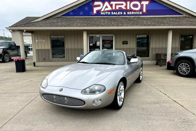 2004 Jaguar XK8 photo 1