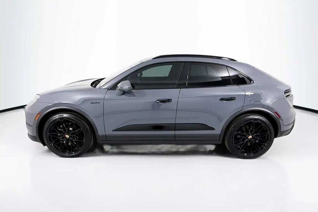 2025 Porsche Macan Electric photo 1