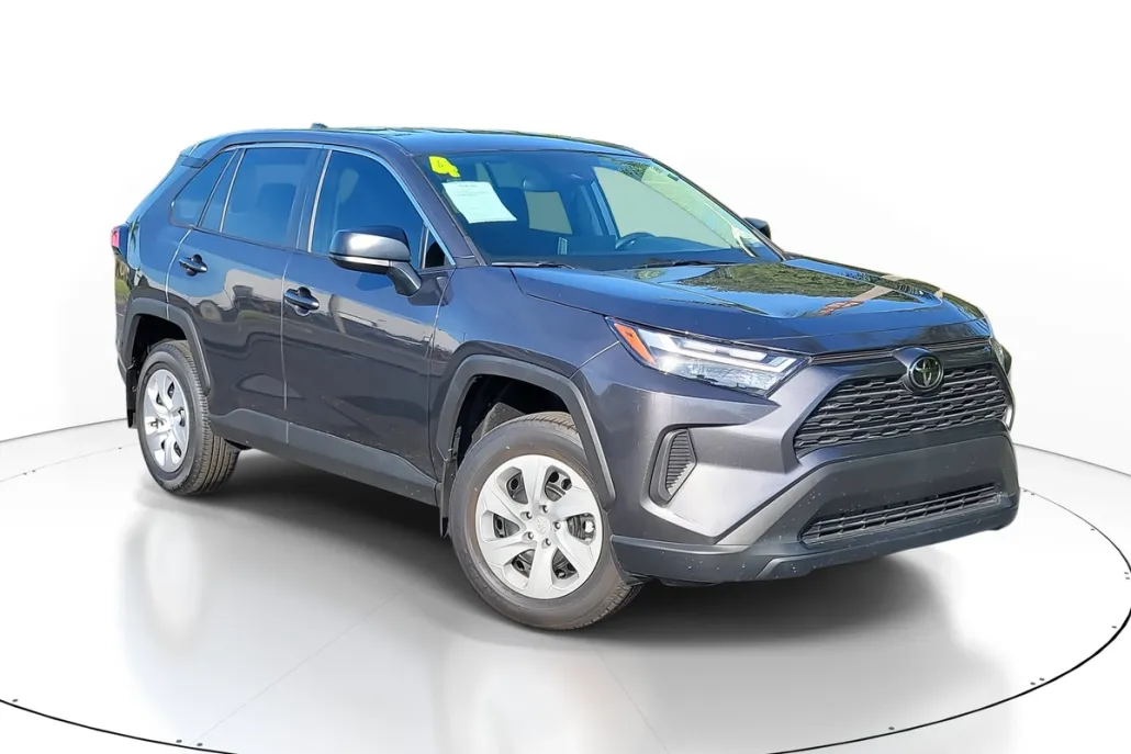 2024 Toyota RAV4 LE photo 1