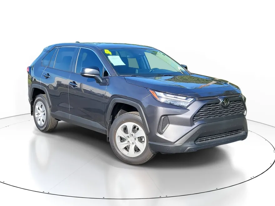 2024 Toyota RAV4 LE photo 1