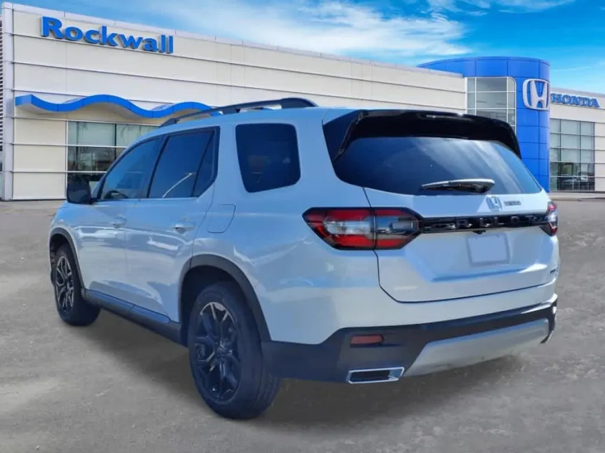 2025 Honda Pilot Touring photo 1