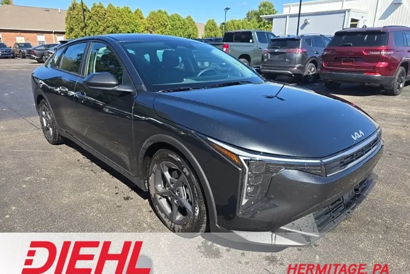 2025 Kia K4 LXS photo 1