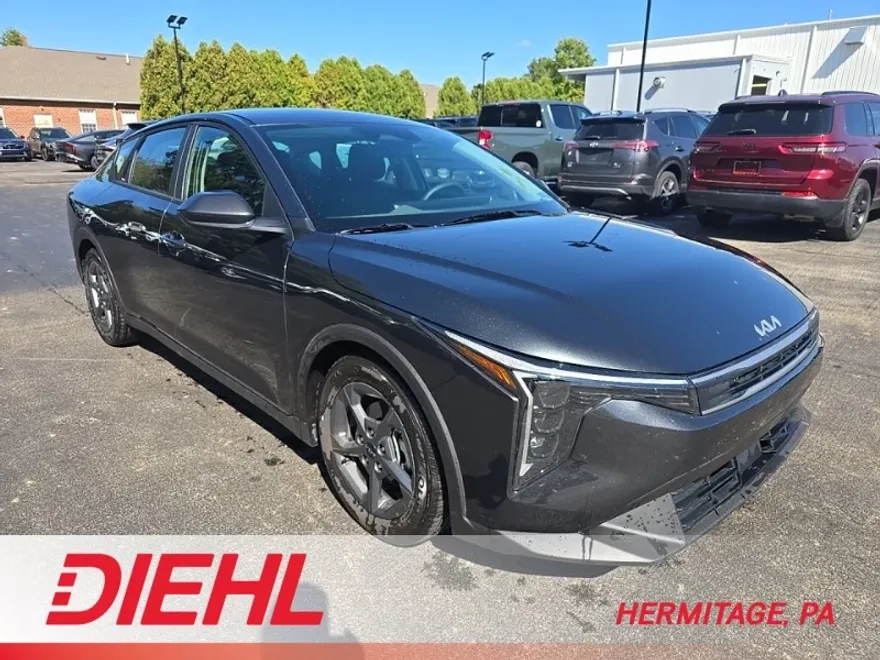 2025 Kia K4 LXS photo 1