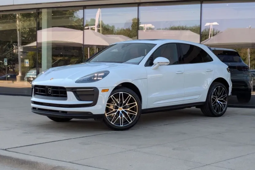 2026 Porsche Macan T photo 1