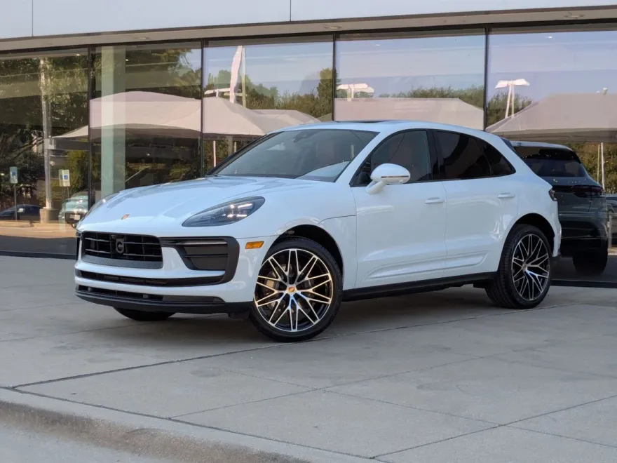 2026 Porsche Macan T photo 1