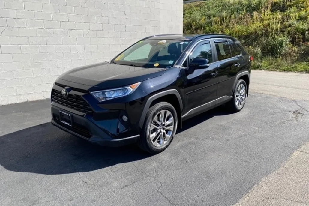 2019 Toyota RAV4 XLE Premium photo 1