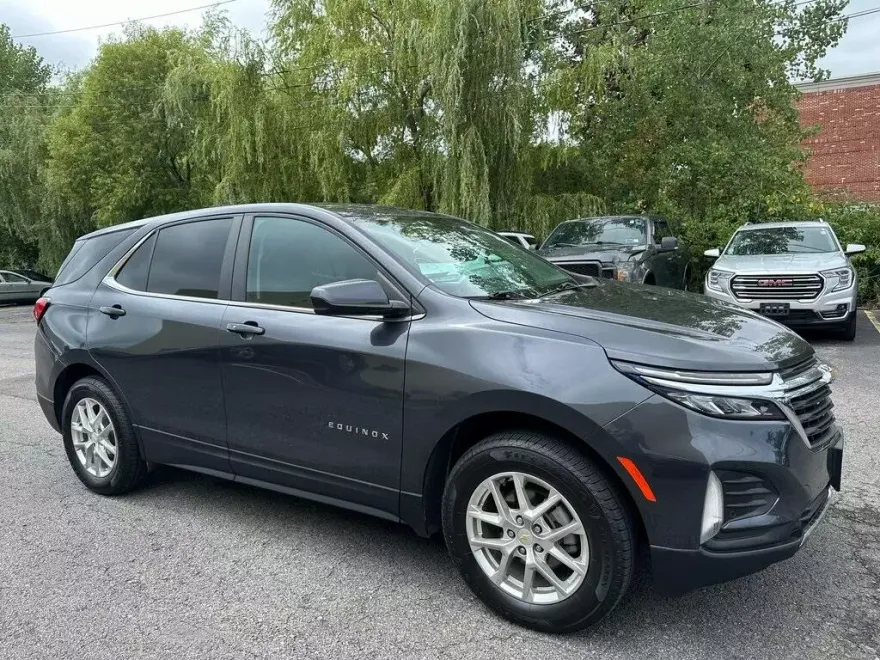 2022 Chevrolet Equinox LT photo 1