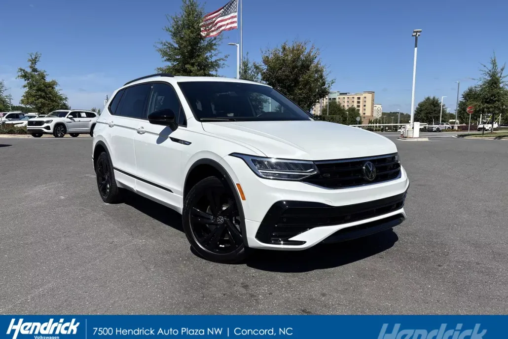 2024 Volkswagen Tiguan SE R-Line Black photo 1