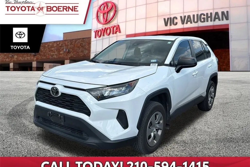 2022 Toyota RAV4 LE photo 1