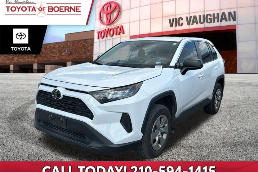 2022 Toyota RAV4 LE photo 1