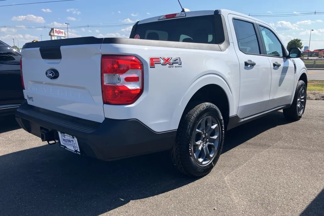 2025 Ford Maverick XLT photo 1