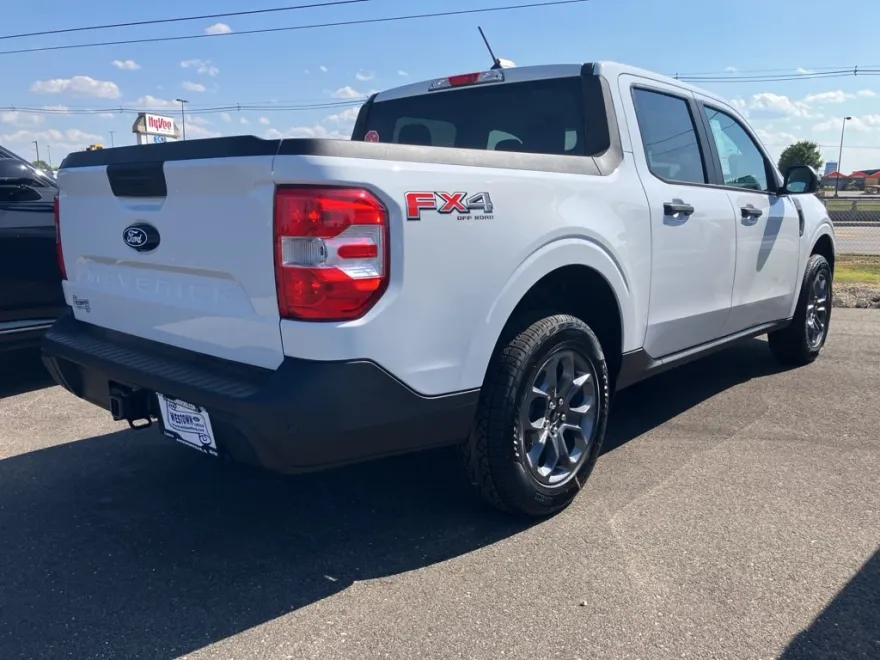 2025 Ford Maverick XLT photo 1