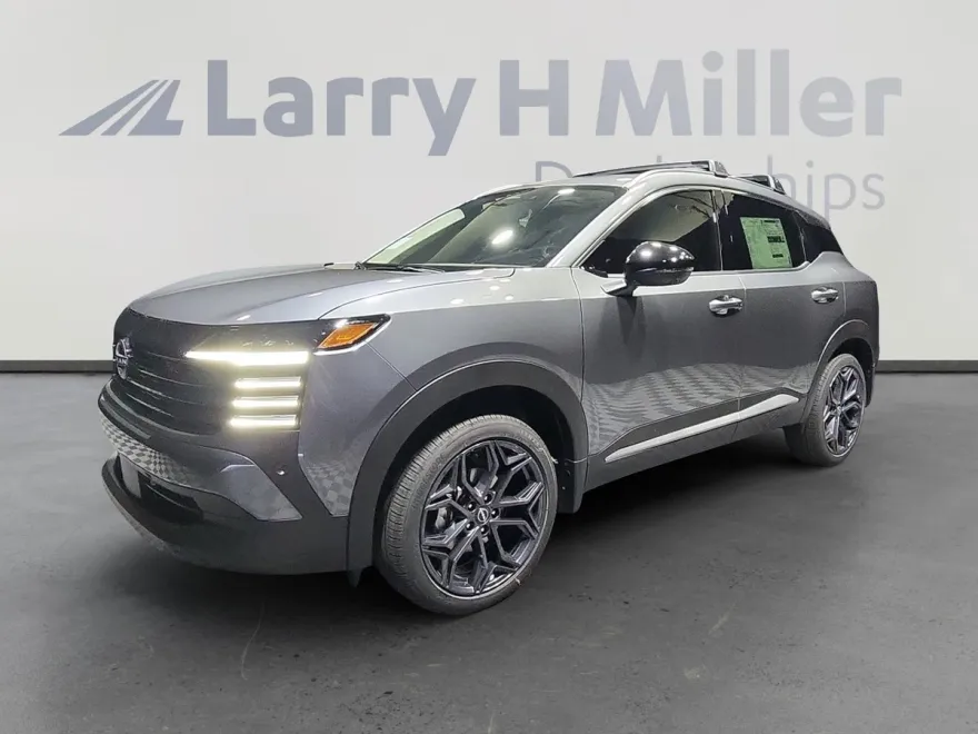 2026 Nissan Kicks SR photo 1
