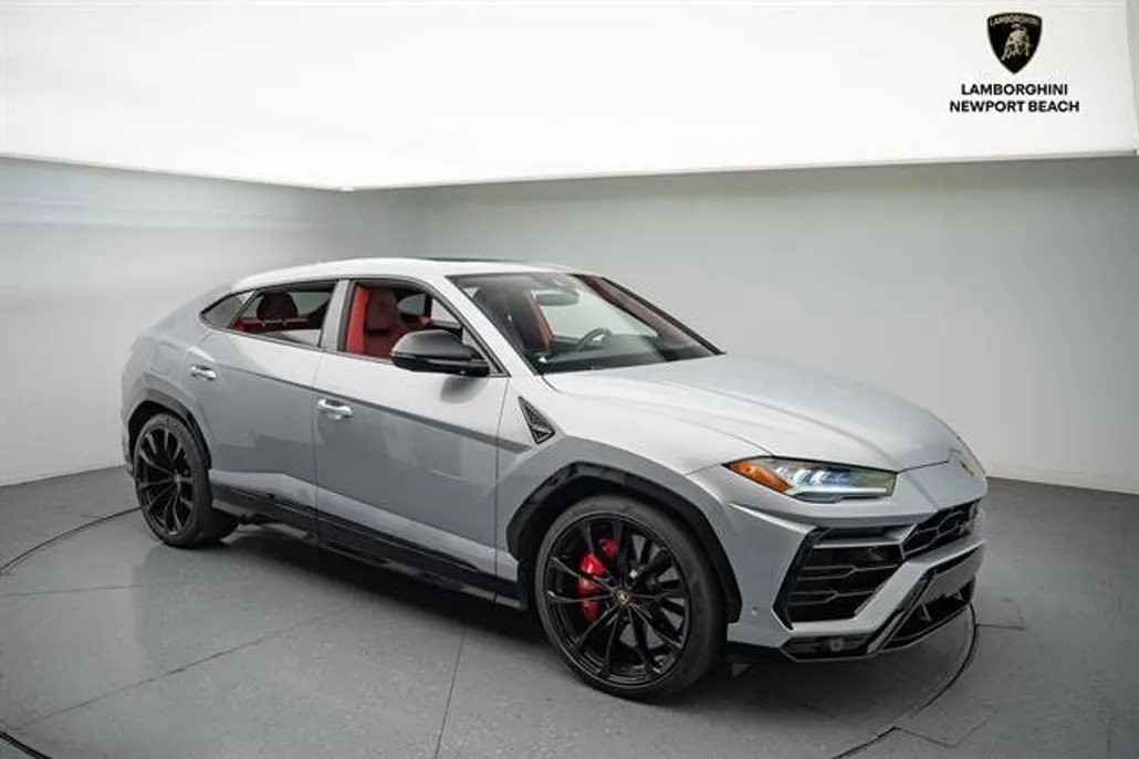 2022 Lamborghini Urus photo 1