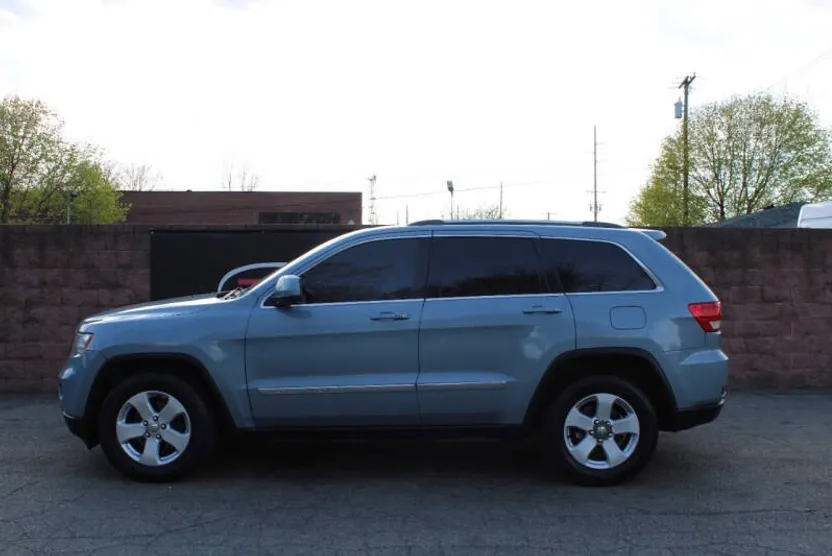 2012 Jeep Grand Cherokee Laredo photo 1