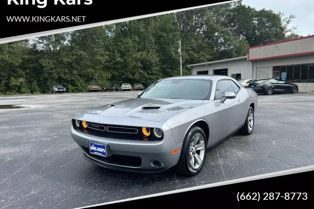 2015 Dodge Challenger SXT photo 1