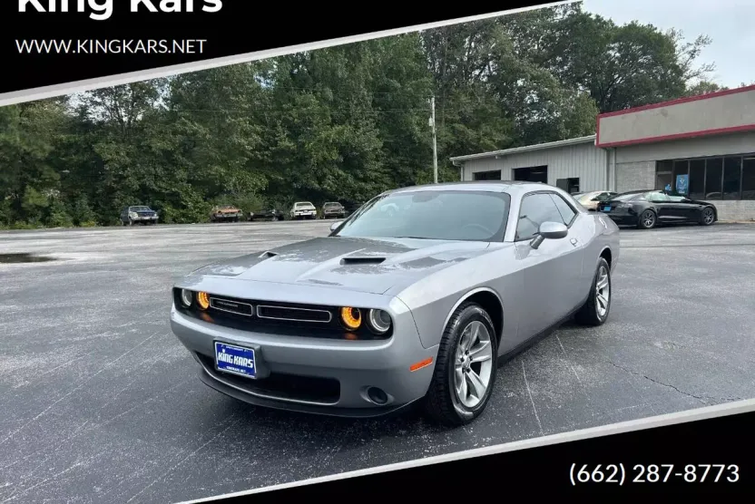 2015 Dodge Challenger SXT photo 1