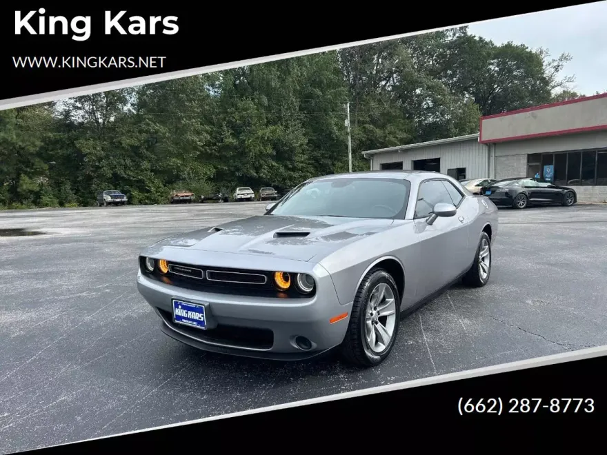 2015 Dodge Challenger SXT photo 1