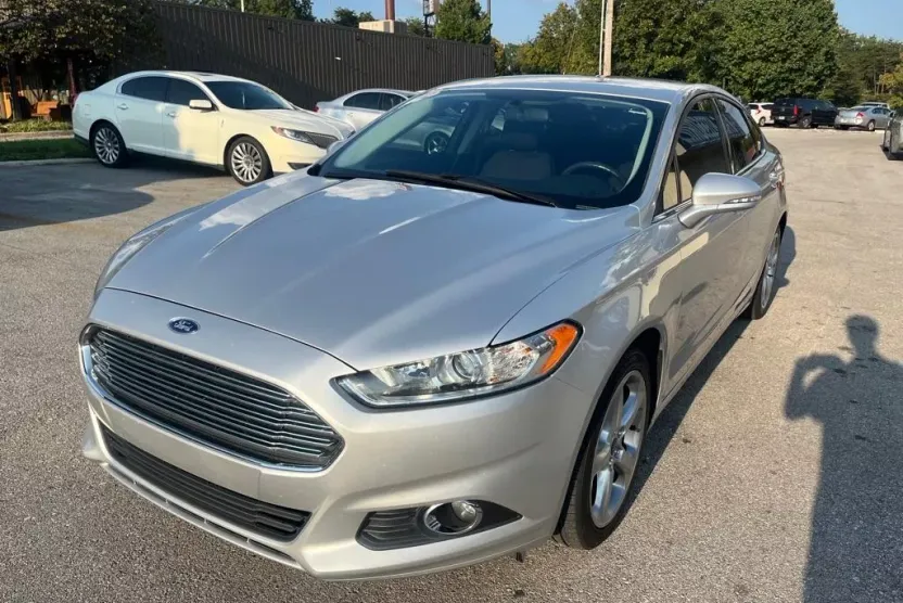 2016 Ford Fusion SE photo 1