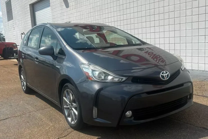 2016 Toyota Prius V Five photo 1