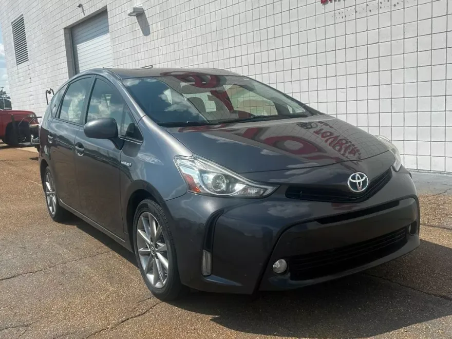 2016 Toyota Prius V Five photo 1