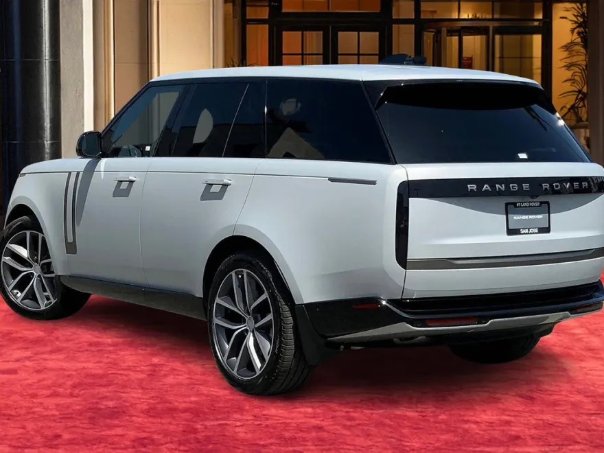 2025 Land Rover Range Rover SE photo 1