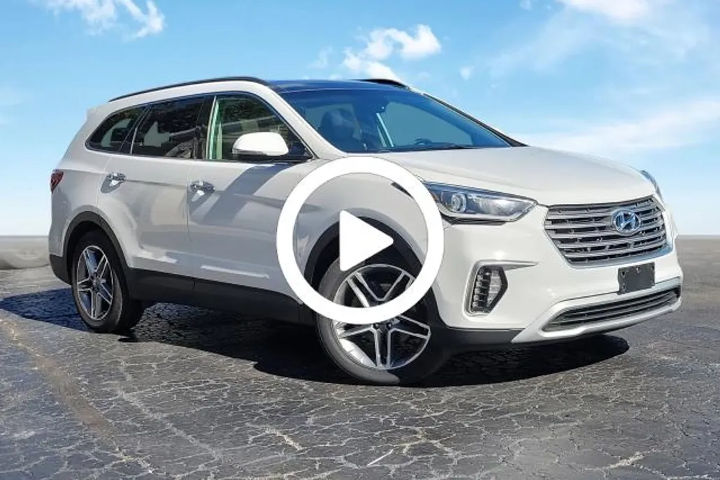 2017 Hyundai Santa Fe SE Ultimate photo 1