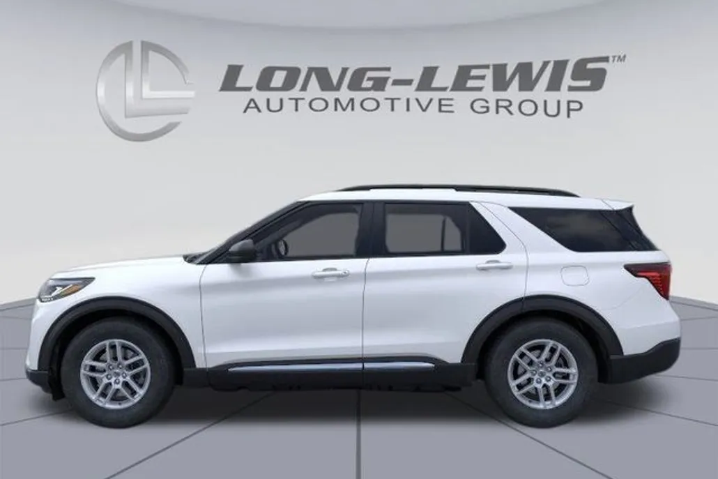 2025 Ford Explorer photo 1