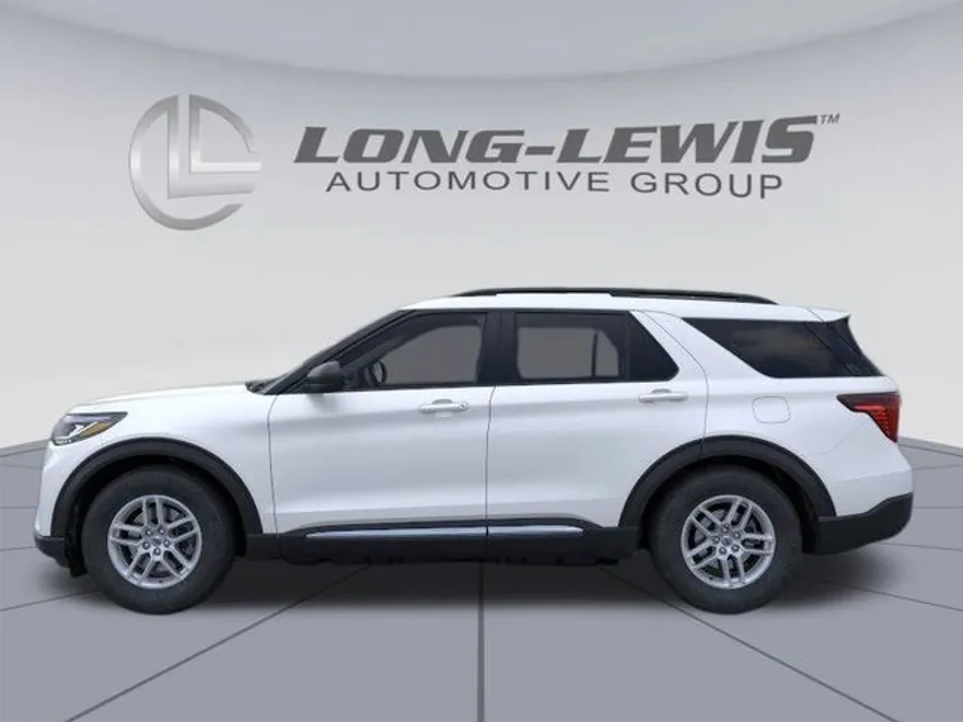 2025 Ford Explorer photo 1