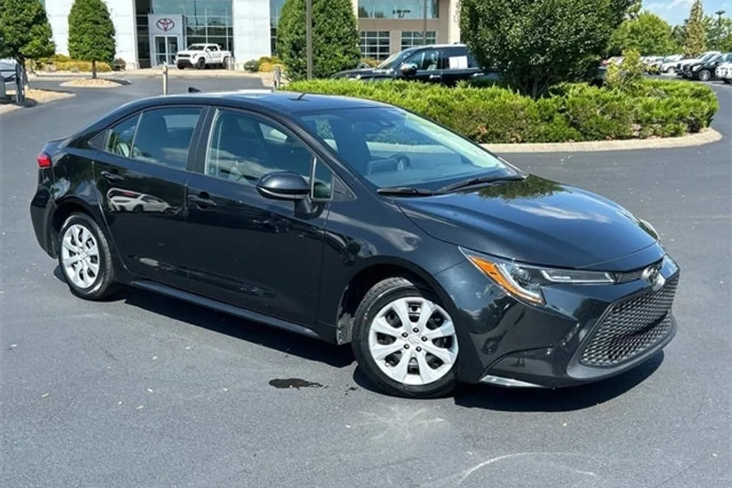 2022 Toyota Corolla LE photo 1
