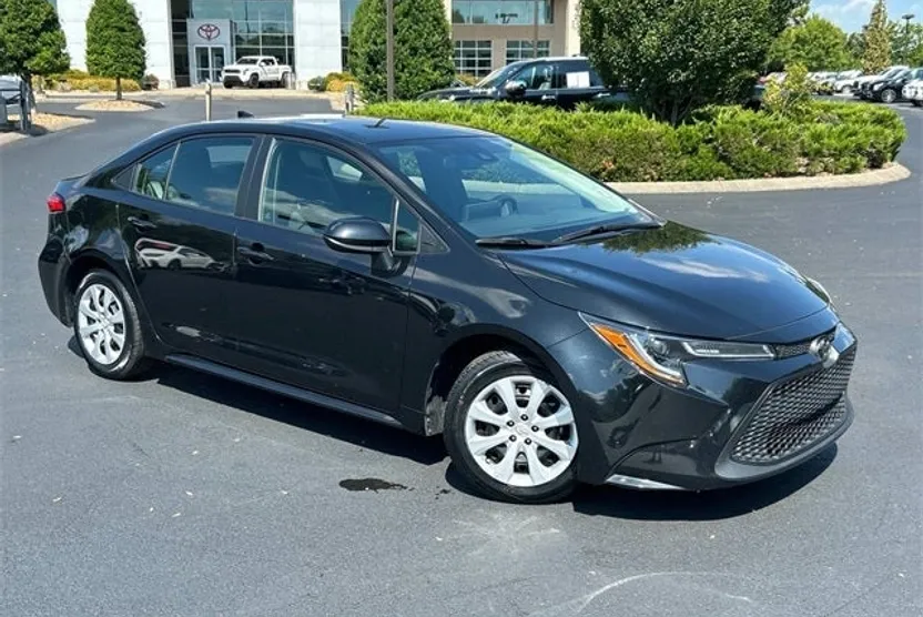 2022 Toyota Corolla LE photo 1