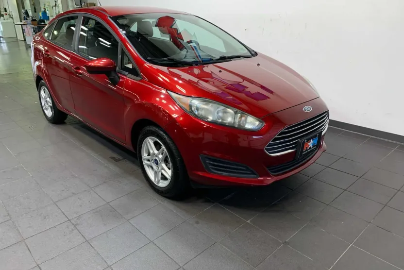 2017 Ford Fiesta SE photo 1
