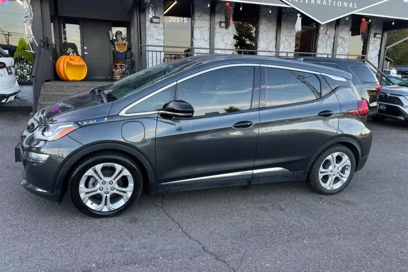 2017 Chevrolet Bolt EV photo 1