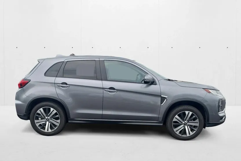 2021 Mitsubishi Outlander SE photo 1