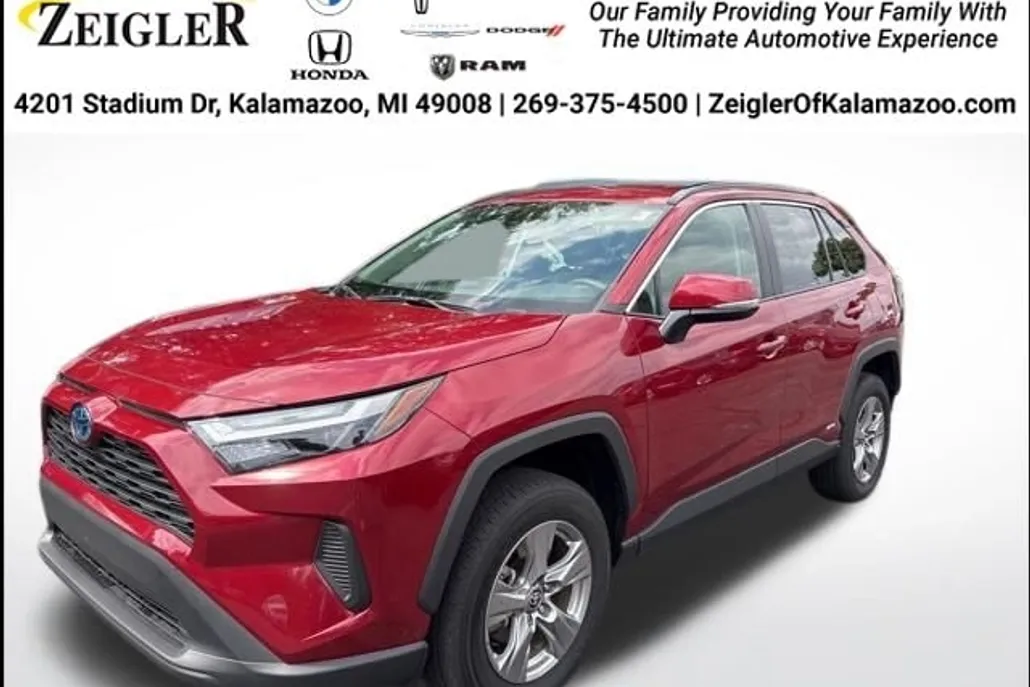 2024 Toyota RAV4 Hybrid XLE photo 1