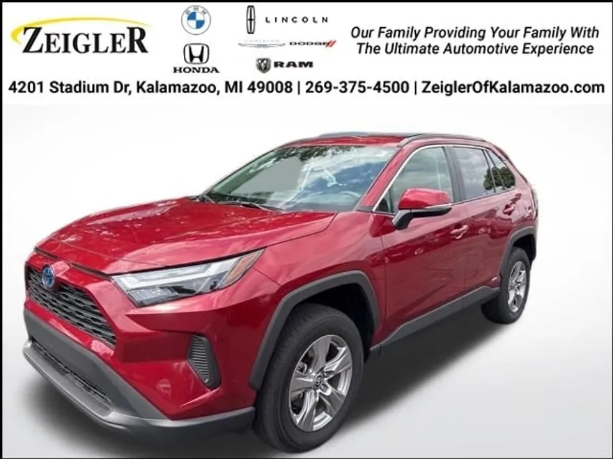2024 Toyota RAV4 Hybrid XLE photo 1
